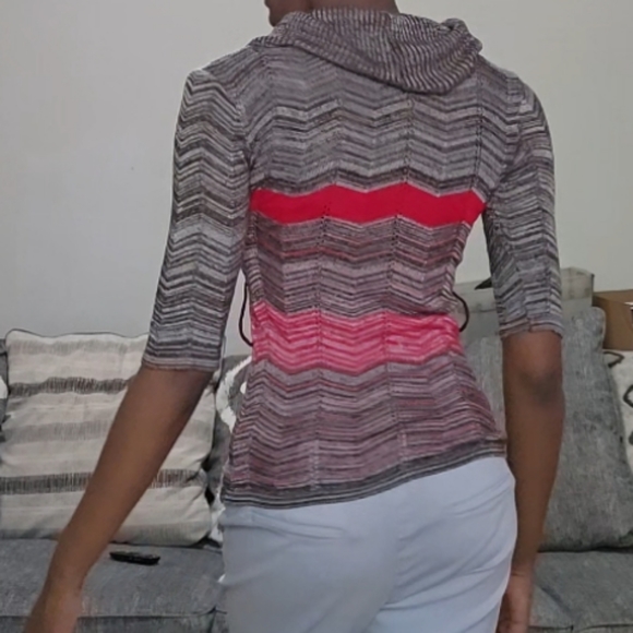 S Gray and Red angled turtleneck - Picture 3 of 3